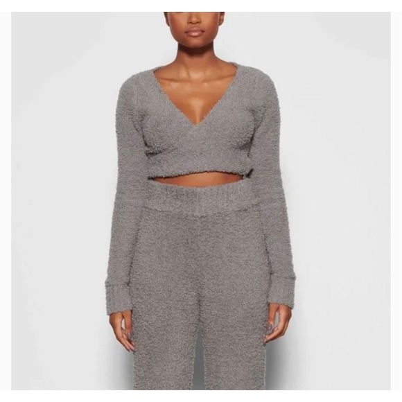 SKIMS Cozy Knit Wrap Top Gray Smoke Size Small Medium Fuzzy Long Sleeve NEW - Picture 16 of 16